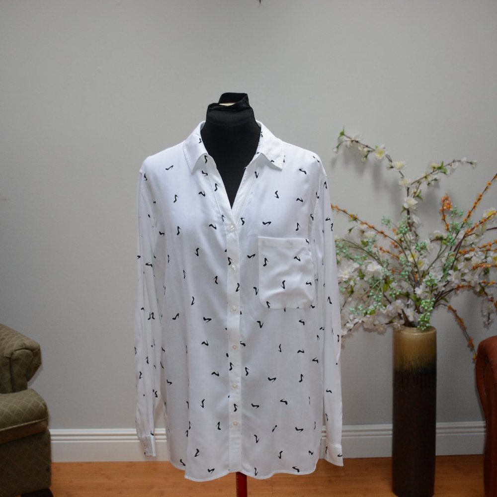 . OVERSIZE WHT/LITTLE BLK SHOE PRINT. 16-18 BLOUSE